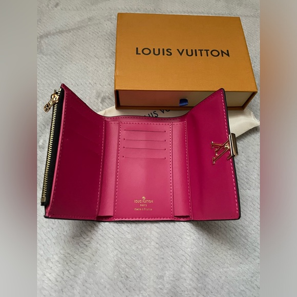 Louis Vuitton Capucines Compact Wallet - Picture 4 of 7